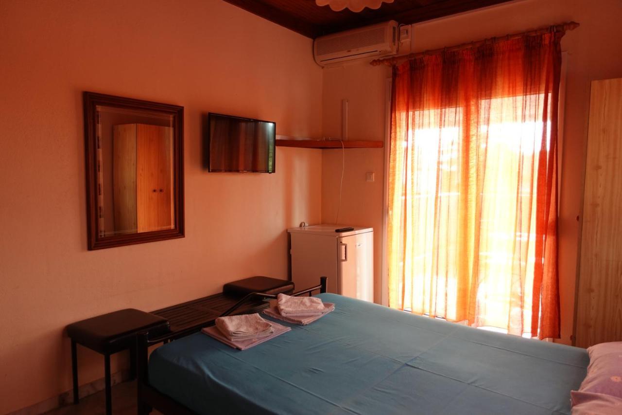 Camping Mitikas And Bungalows Plaka Exterior foto
