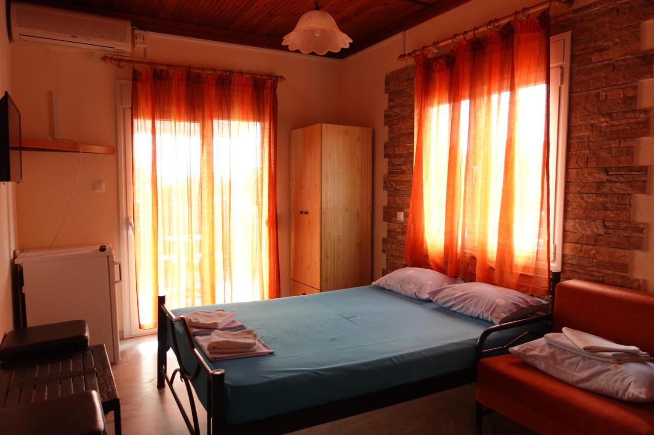 Camping Mitikas And Bungalows Plaka Exterior foto